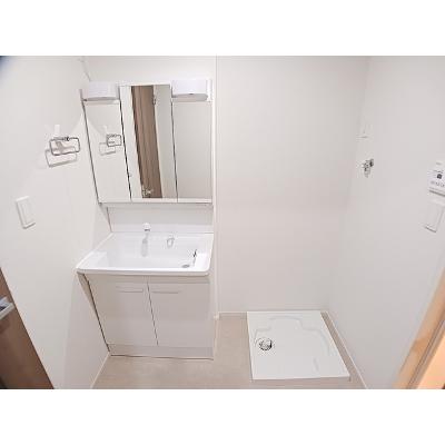 ベルカーナ　幸（コウ） 105【管理NO：1-028376201-01040】 ★家具家電は申し込み後に搬入しますの物件画像