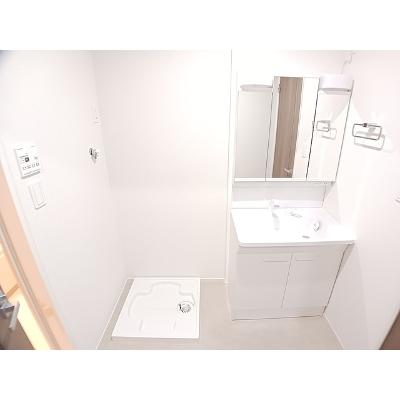 ベルカーナ　幸（コウ） 101【管理NO：1-028376201-01010】 ★家具家電は申し込み後に搬入しますの物件画像