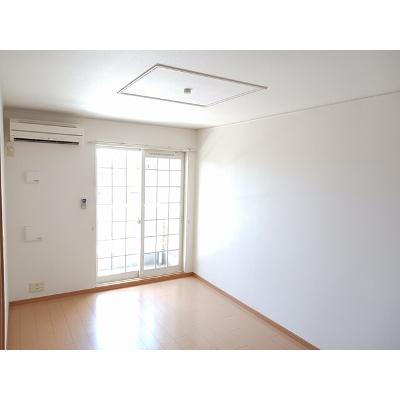 フォー　シーズンズ 103【管理NO：1-015283501-01030】 ★家具家電は申し込み後に搬入しますの物件画像