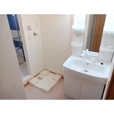 フォー　シーズンズ 103【管理NO：1-015283501-01030】 ★家具家電は申し込み後に搬入しますの物件画像