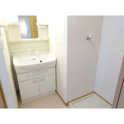 エピナール 201【管理NO：1-014315301-02010】 ★家具家電は申し込み後に搬入します★の物件画像