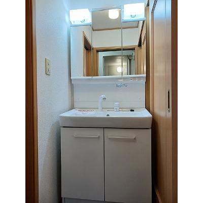 フルール 203【管理NO：1-013036401-02030】 ★家具家電は申し込み後に搬入します★の物件画像