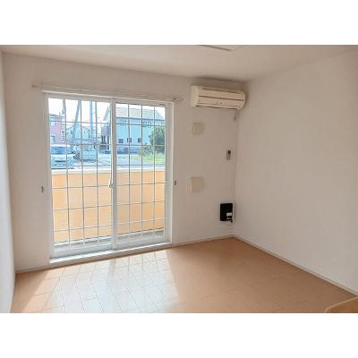スリーピースＢ 101【管理NO：1-017334002-01010】 ★家具家電は申し込み後に搬入します★の物件画像