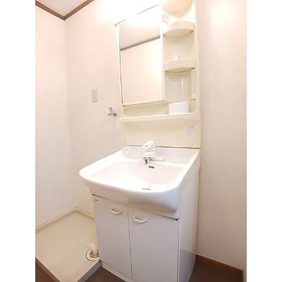 カサブランカ 101【管理NO：1-010667401-01010】 ★家具家電は申し込み後に搬入しますの物件画像