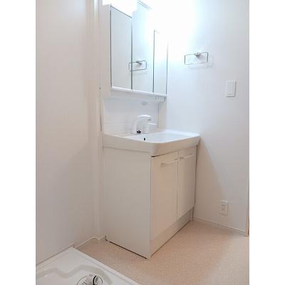 カレント綾部 102【管理NO：1-028278901-01020】 ★家具家電は申し込み後に搬入します★の物件画像