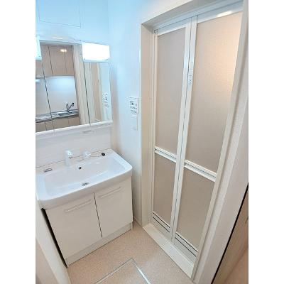 サピー日英Ⅲ 303【管理NO：1-028296101-03030】 ★家具家電は申し込み後に搬入します★の物件画像