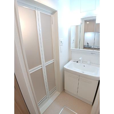 サピー日英Ⅲ 302【管理NO：1-028296101-03020】 ★家具家電は申し込み後に搬入します★の物件画像