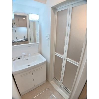 サピー日英Ⅲ 203【管理NO：1-028296101-02030】 ★家具家電は申し込み後に搬入します★の物件画像