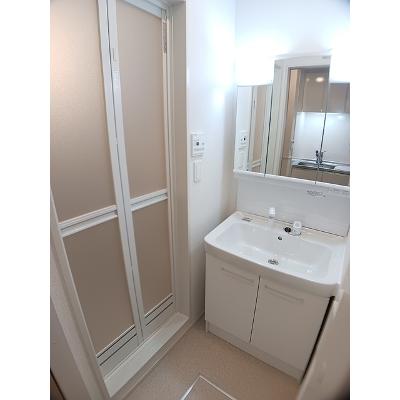 サピー日英Ⅲ 103【管理NO：1-028296101-01030】 ★家具家電は申し込み後に搬入します★の物件画像