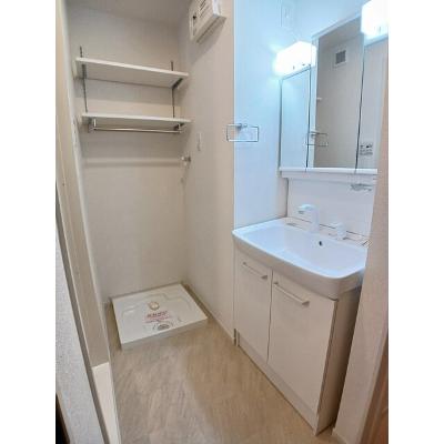 シャイン 101【管理NO：1-026891601-01010】 ★家具家電は申し込み後に搬入します★の物件画像