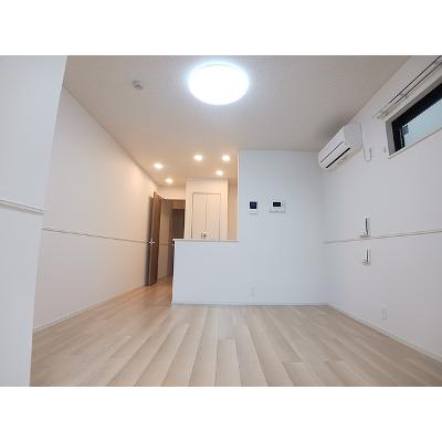 ヒカルサ尼崎栗山町 102【管理NO：1-028449201-01020】 ★家具家電は申し込み後に搬入します★の物件画像