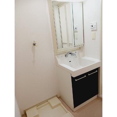 グランブルⅢ 102【管理NO：1-017022501-01020】 ★家具家電は申し込み後に搬入します 2026年07月下旬入居可能の物件画像