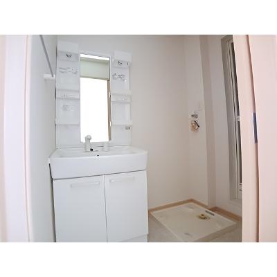 ワイズ　コンブリオⅤ 102【管理NO：1-015737402-01020】 ★家具家電は申し込み後に搬入します★の物件画像