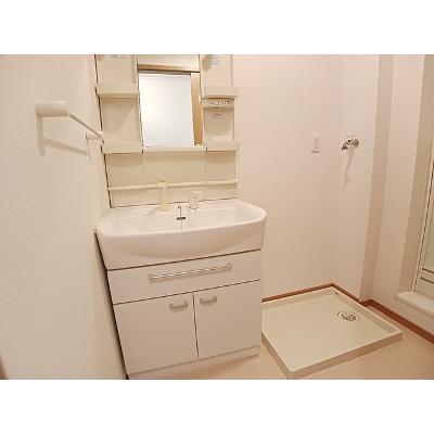 プリート 102【管理NO：1-014287401-01020】 ★家具家電は申し込み後に搬入します★の物件画像