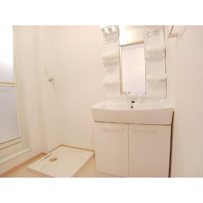 ワイズ　コンブリオⅣ 101【管理NO：1-015737401-01010】 ★家具家電は申し込み後に搬入します★の物件画像