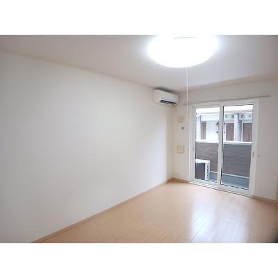 クレディーカーサ 103【管理NO：1-016118601-01030】 ★家具家電は申し込み後に搬入しますの物件画像