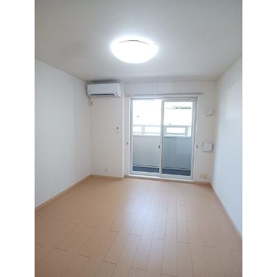 シャロルⅡ 103【管理NO：1-015881101-01030】 ★家具家電は申し込み後に搬入します★の物件画像