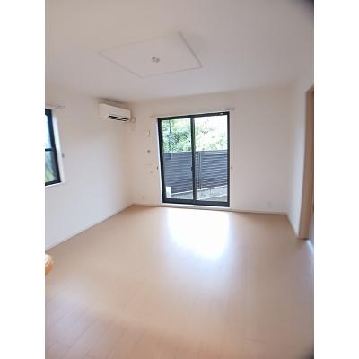 メゾン　ド　プラリネ 101【管理NO：1-017537601-01010】 ★家具家電は申し込み後に搬入しますの物件画像
