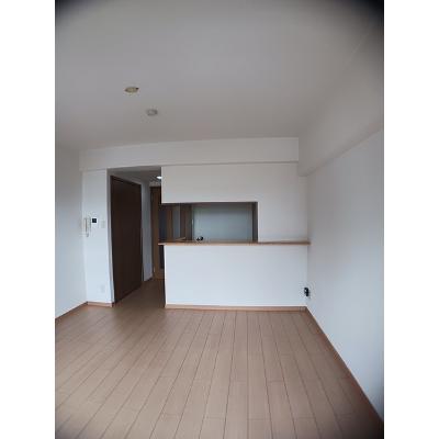 アズゥ－ル 105【管理NO：1-010755601-01040】 ★家具家電は申し込み後に搬入します★の物件画像