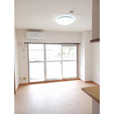 アズゥ－ル 103【管理NO：1-010755601-01030】 ★家具家電は申し込み後に搬入します★の物件画像
