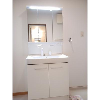 アズゥ－ル 103【管理NO：1-010755601-01030】 ★家具家電は申し込み後に搬入します★の物件画像