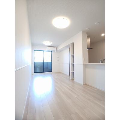 ヴァーサ・メローネⅢ 103【管理NO：1-027320801-01030】 ★家具家電は申し込み後に搬入します★の物件画像