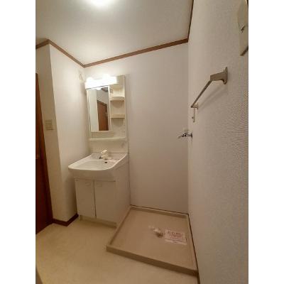 チェリークイーン 103【管理NO：1-011081101-01030】 ★家具家電は申し込み後に搬入します★の物件画像