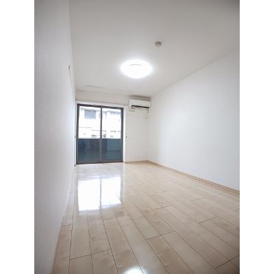 フライハイト 102【管理NO：1-019143101-01020】 ★家具家電は申し込み後に搬入します★の物件画像