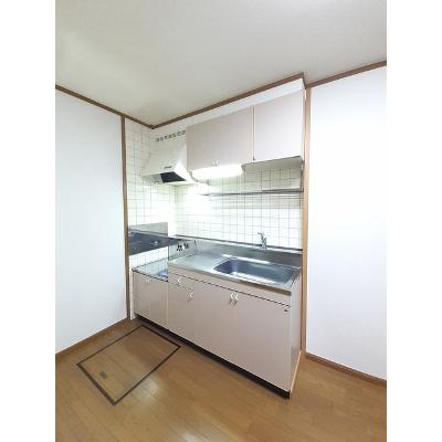 シャンゼリゼ弐番館 102【管理NO：1-009378501-01020】 ★家具家電は申し込み後に搬入します★の物件画像