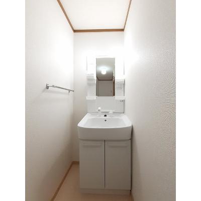 ＣｏｕｎｔｒｙⅡ 201【管理NO：1-007781502-02010】 ★家具家電は申し込み後に搬入します★の物件画像