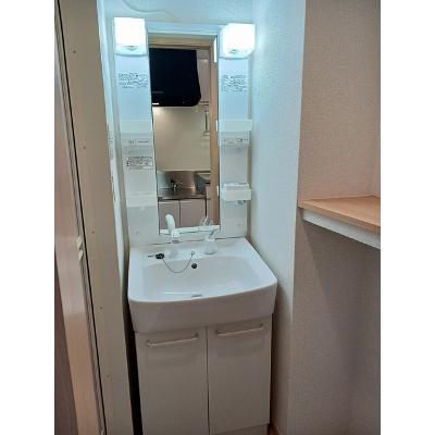 キルシュ　ブラウ 101【管理NO：1-017895401-01010】 ★家具家電は申し込み後に搬入します★の物件画像