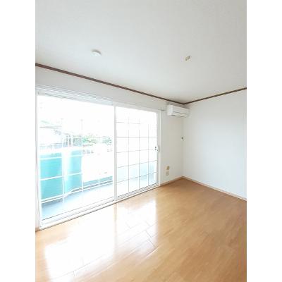 シャンゼリゼ弐番館 103【管理NO：1-009378501-01030】 ★家具家電は申し込み後に搬入します★の物件画像