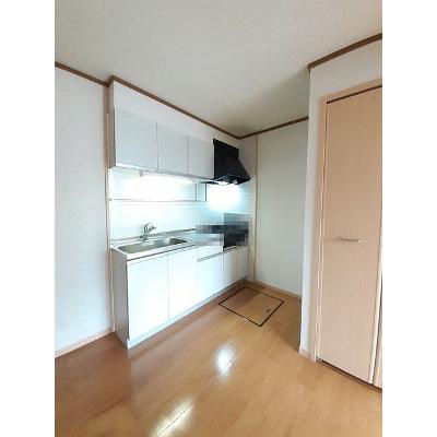 シャンゼリゼ弐番館 103【管理NO：1-009378501-01030】 ★家具家電は申し込み後に搬入します★の物件画像
