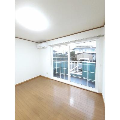シャンゼリゼ弐番館 101【管理NO：1-009378501-01010】 ★家具家電は申し込み後に搬入します★の物件画像