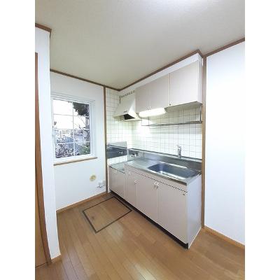 シャンゼリゼ弐番館 101【管理NO：1-009378501-01010】 ★家具家電は申し込み後に搬入します★の物件画像