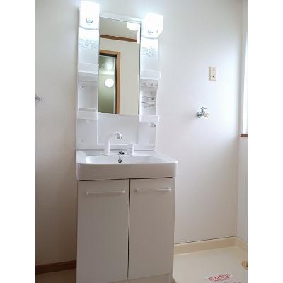 ＣｏｕｎｔｒｙⅠ 101【管理NO：1-007781501-01010】 ★家具家電は申し込み後に搬入します★の物件画像