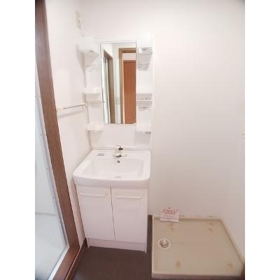 ホワイト・リバー 102【管理NO：1-010797901-01020】 ★家具家電は申し込み後に搬入します★の物件画像