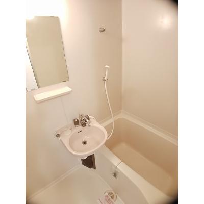 エルディムピーチ 201【管理NO：1-001625101-02010】 ★家具家電は申し込み後に搬入します★の物件画像