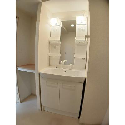 ローズ　クォーツ 103【管理NO：1-018602501-01030】 ★家具家電は申し込み後に搬入します★の物件画像