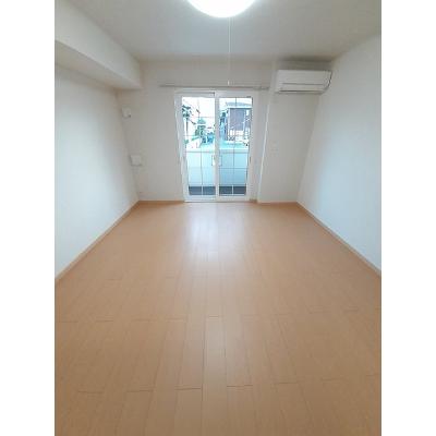 シームリー　Ａ 102【管理NO：1-015677901-01020】 ★家具家電は申し込み後に搬入します★の物件画像