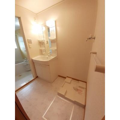 プレミアムＡ 201【管理NO：1-015150301-02010】 ★家具家電は申し込み後に搬入しますの物件画像