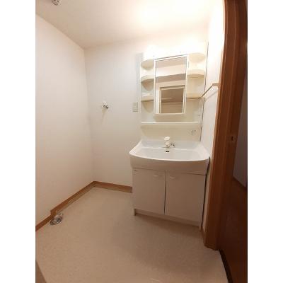 ビサイド・スリー 106【管理NO：1-011565101-01050】 ★家具家電は申し込み後に搬入します★の物件画像