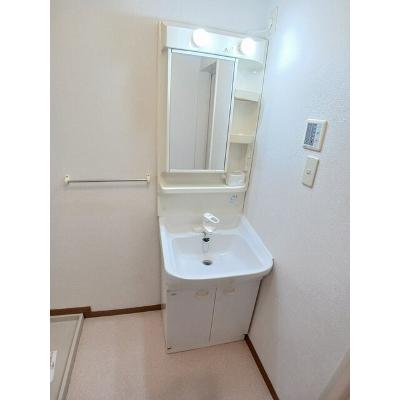ビッグ・イースト上泉 207【管理NO：1-011421601-02060】 ★家具家電は申し込み後に搬入します★の物件画像