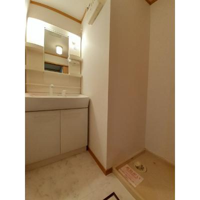 ブルームンＡ 201【管理NO：1-013147601-02010】 ★家具家電は申し込み後に搬入します★の物件画像