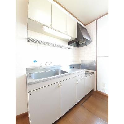 ウエストコート　Ａ 102【管理NO：1-006158201-01020】 ★家具家電は申し込み後に搬入しますの物件画像