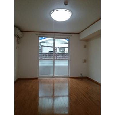 モダン 101【管理NO：1-012826601-01010】 ★家具家電は申し込み後に搬入します★の物件画像