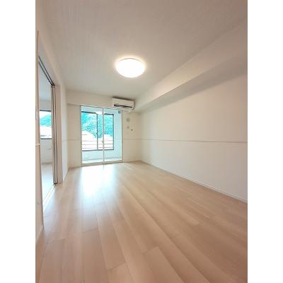 シンフォニーⅣ 105【管理NO：1-026470101-01040】 ★家具家電は申し込み後に搬入します★の物件画像