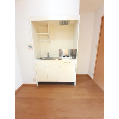 ラ・ポルト 201【管理NO：1-012582901-02010】 ★家具家電は申し込み後に搬入しますの物件画像