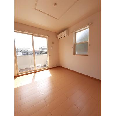 リヴィング牟佐 101【管理NO：1-015309001-01010】 ★家具家電は申し込み後に搬入します★の物件画像