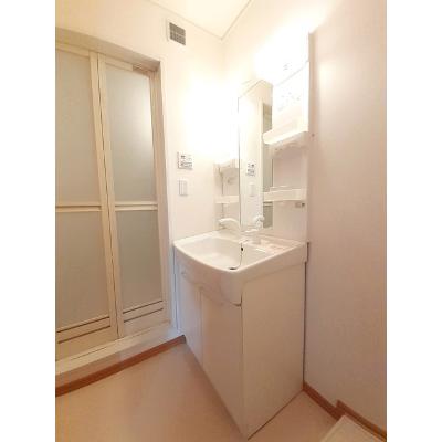 リヴィング牟佐 101【管理NO：1-015309001-01010】 ★家具家電は申し込み後に搬入します★の物件画像